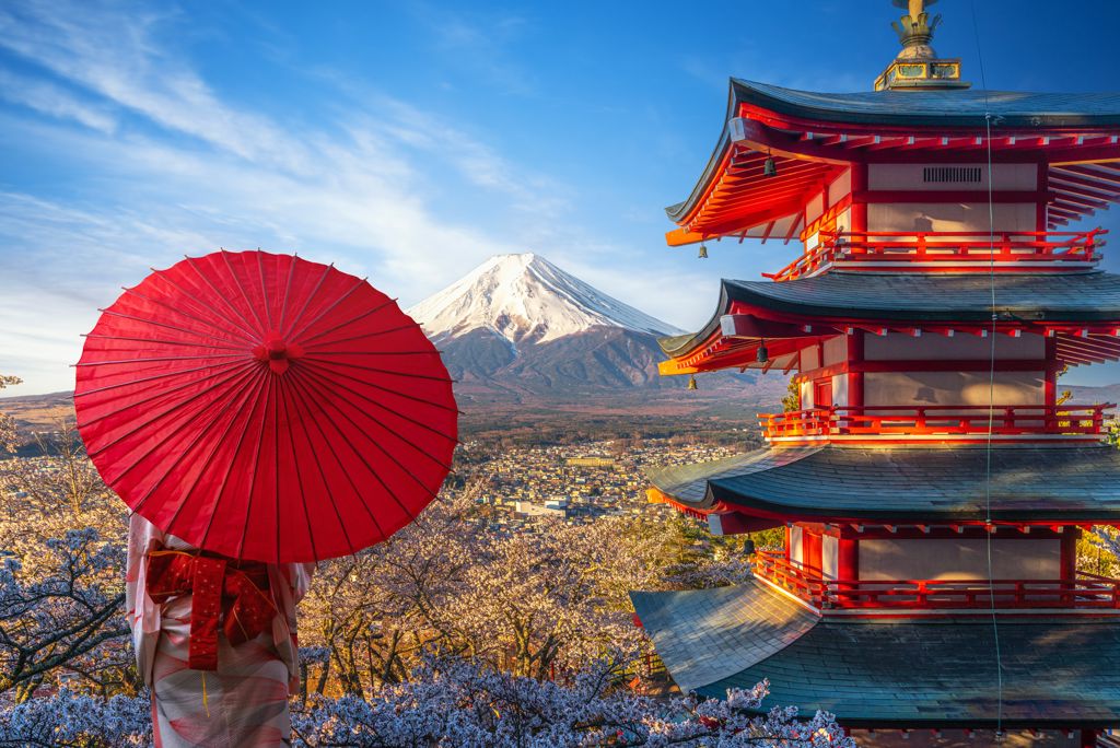 Red,Chureito,Pagoda,With,Cherry,Blossom,And,Fujiyama,Mountain,On