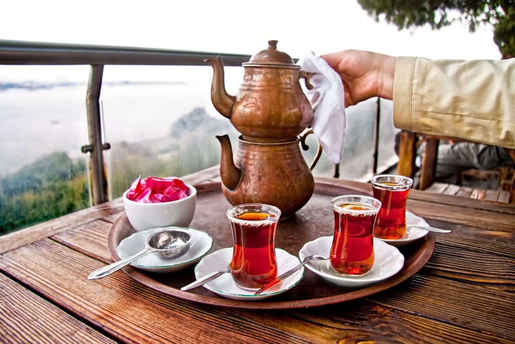 Drinking,Traditional,Turkish,Tea,With,Turkish,Tea,Cup,And,Copper