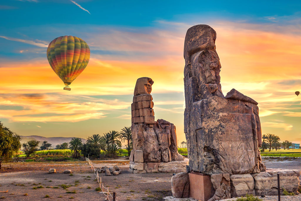 Hot,Air,Balloons,And,Colossus,Of,Memnon,In,Luxor,At
