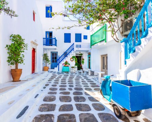 Mykonos,,Greece.,Wiew,Of,Whitewashed,Cycladic,Street,In,Beautiful,Mykonos