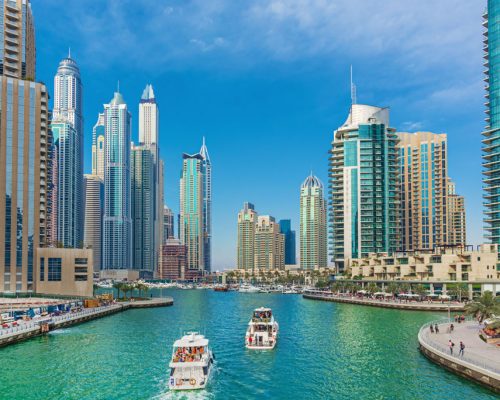 Luxury,Dubai,Marina,Skyscrapers,,Cruise,Boat,And,Promenade,In,Beautiful