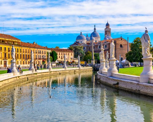 View,Of,Canal,With,Statues,On,Square,Prato,Della,Valle