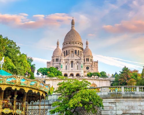 Sacre,Coeur,Cathedral,On,Montmartre,Hill,In,Paris,,France