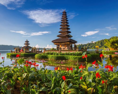 Pura,Ulun,Danu,Bratan,,Bali.,Hindu,Temple,Surrounded,By,Flowers