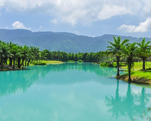 Beautiful,Tiffany,Blue,Lake,(yunshanshui),And,Baldcypress,Garden,In,Hualien