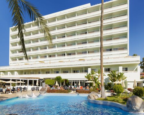 01Hotelandswimmingpoolgeneralview