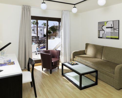 H10 White Suites