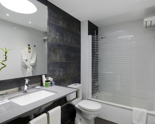 H10 White Suites